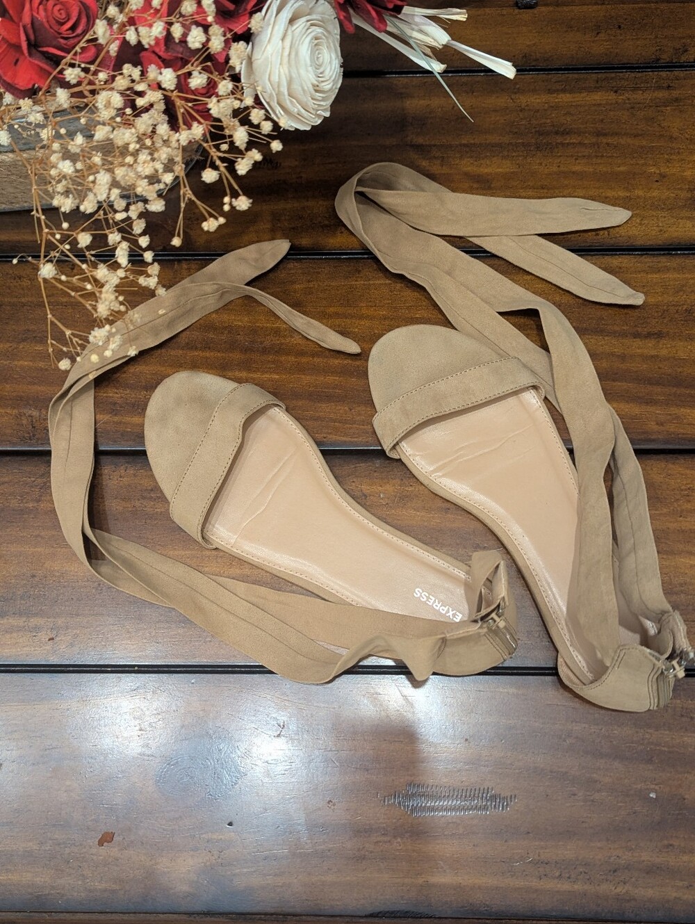 Express Gladiator Sandals Sz 10 Beige Faux Suede Flat Lace Up Strappy Tie Leg